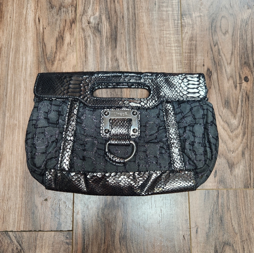 LineaR magnetic clutch purse